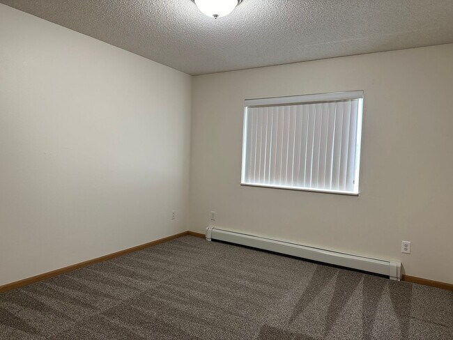 Building Photo - 2 Bedroom 2 Bath - South Fargo - November 1st