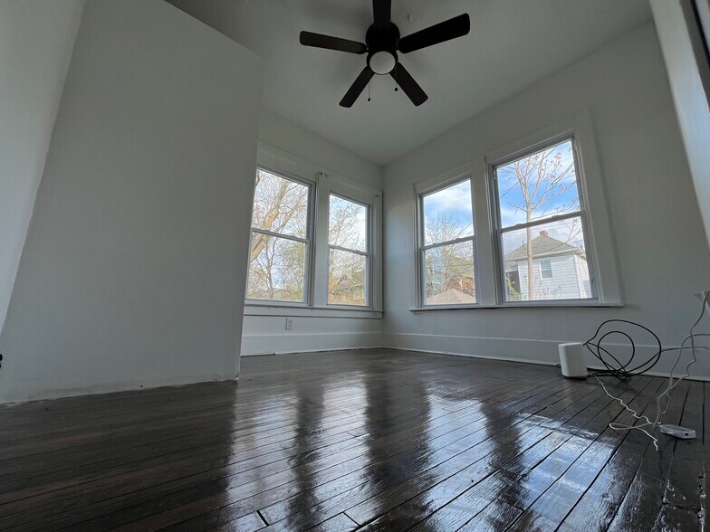 Building Photo - 3815 Pingree St