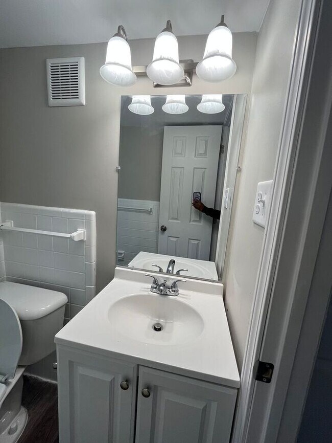 Building Photo - One Month Free! Classic 1 Bedroom Apartment in Historic Downtown College Park!