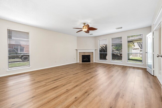 Building Photo - 7902 Feather Springs Dr