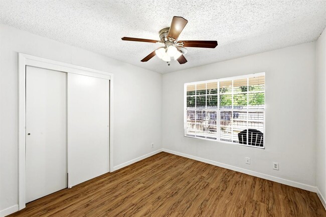 Building Photo - 8204 Exmoor Dr