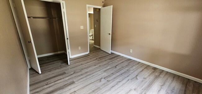 Building Photo - 72 Rushwood Dr