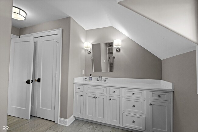 Building Photo - 1210 Golden Hill Dr