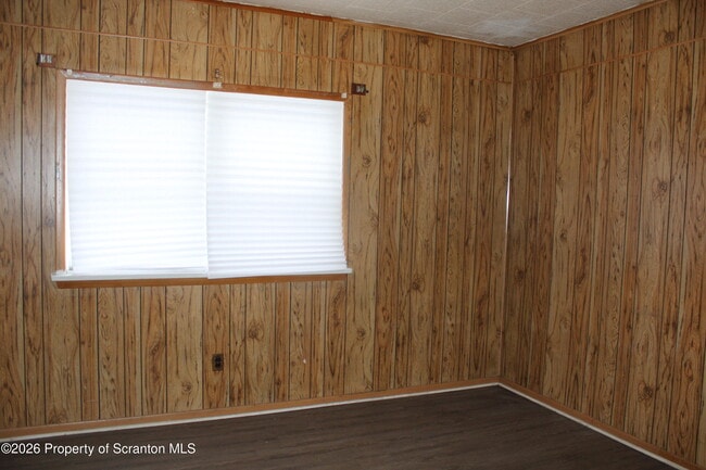 Building Photo - 715 Moosic St