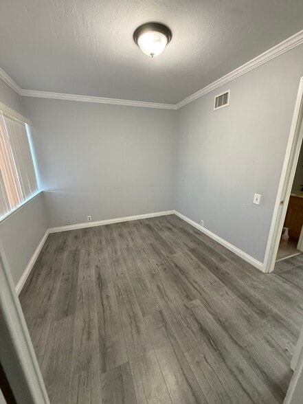 Room 2 with Closet - 2617 Lakemoor Pl