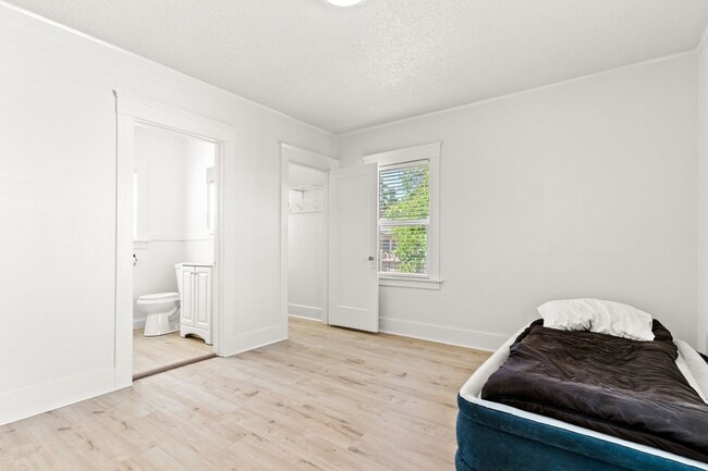 Building Photo - Comfort and Convenience: Cottage Living in...