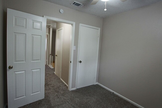Building Photo - Delmar Dr. 2514/2516