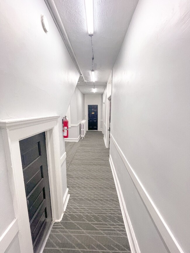 Building Photo - 601 Main St