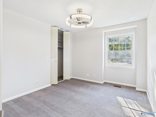 Building Photo - 2521 Lancelot Dr SE