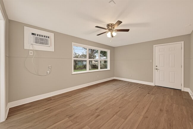 Building Photo - 5833 Southlea St
