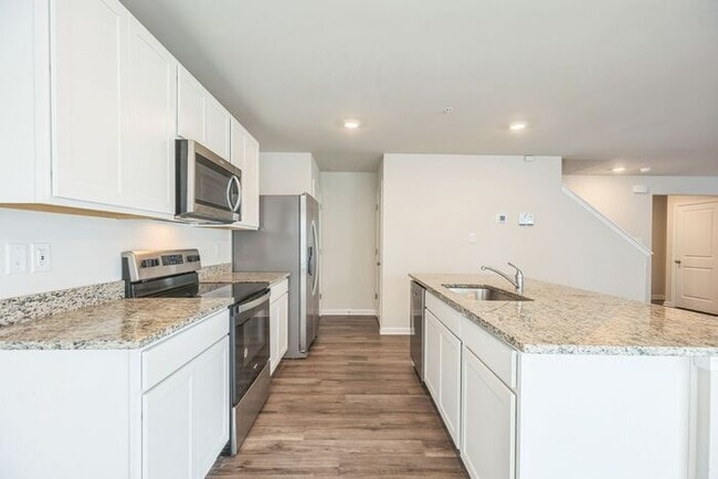 Building Photo - 322 Forest Edge Ave