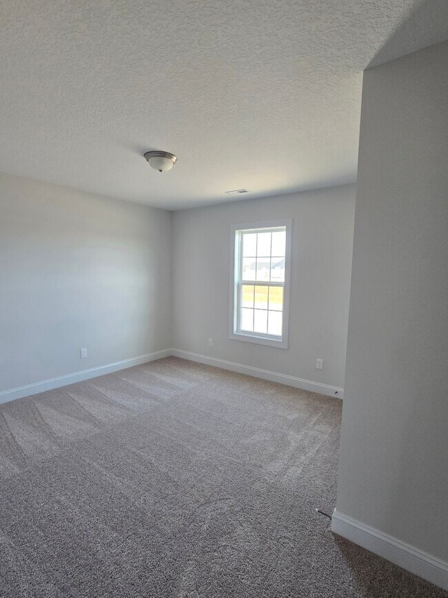 Building Photo - 918 Uplands Ln
