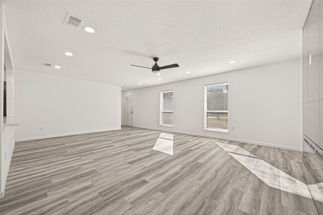 Building Photo - 11434 Loyola Dr