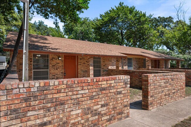 Building Photo - 1803 Harry Ct