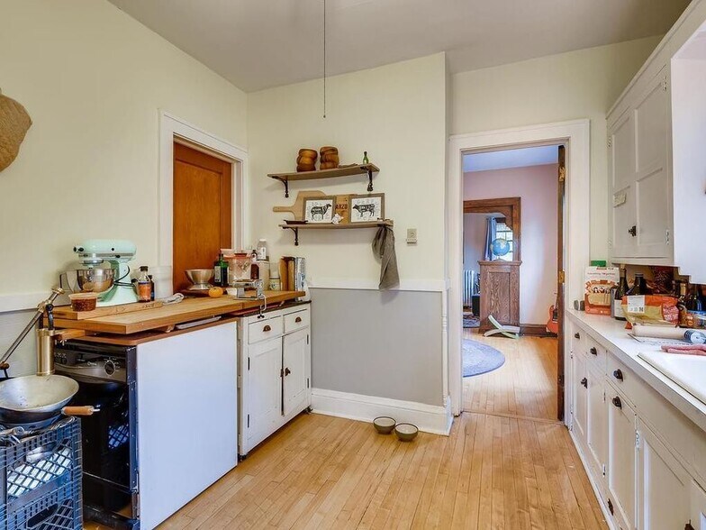 Kitchen - 3732 16th Ave S