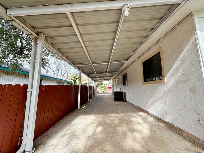 Building Photo - 4922 Brockman St