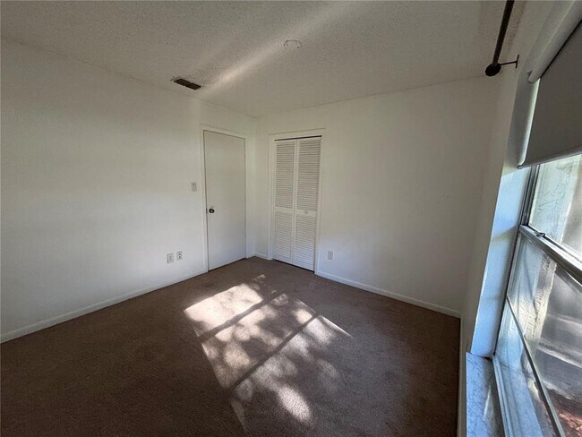 Building Photo - 1761 Lakeview Village Dr