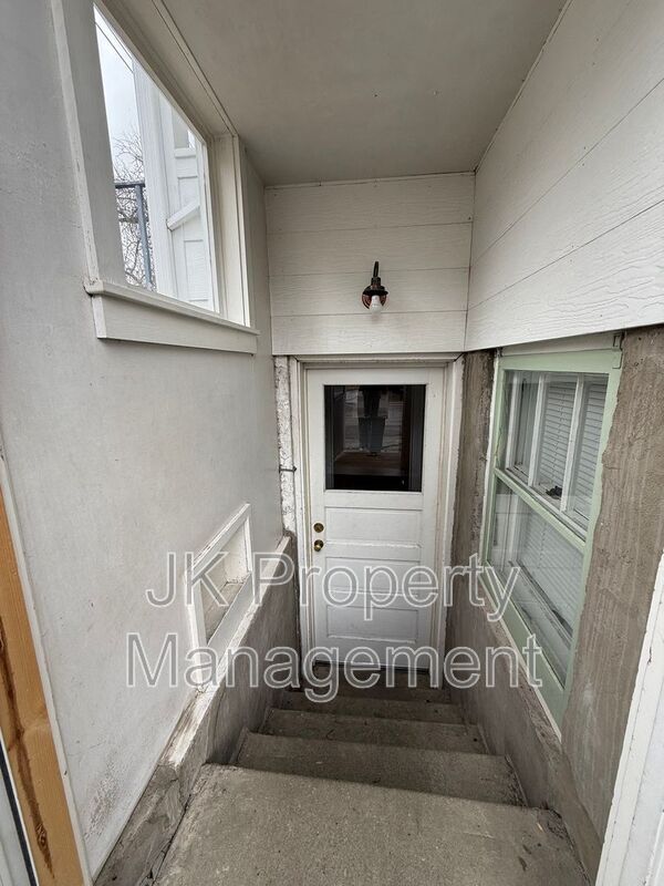 Building Photo - 115 16th St N