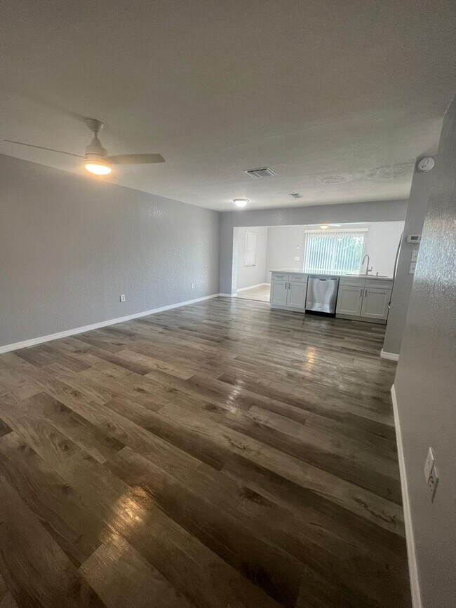 Building Photo - UPDATED 2/1 Home Available now!