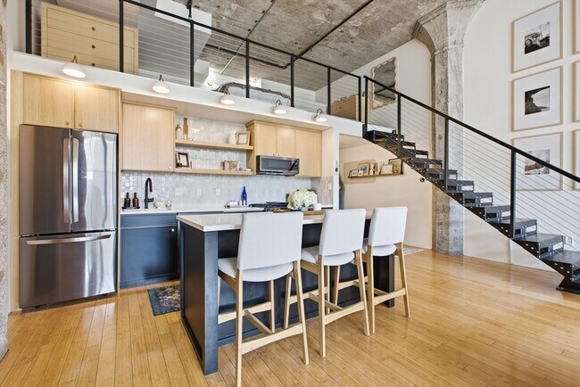 Building Photo - 156 Porter St