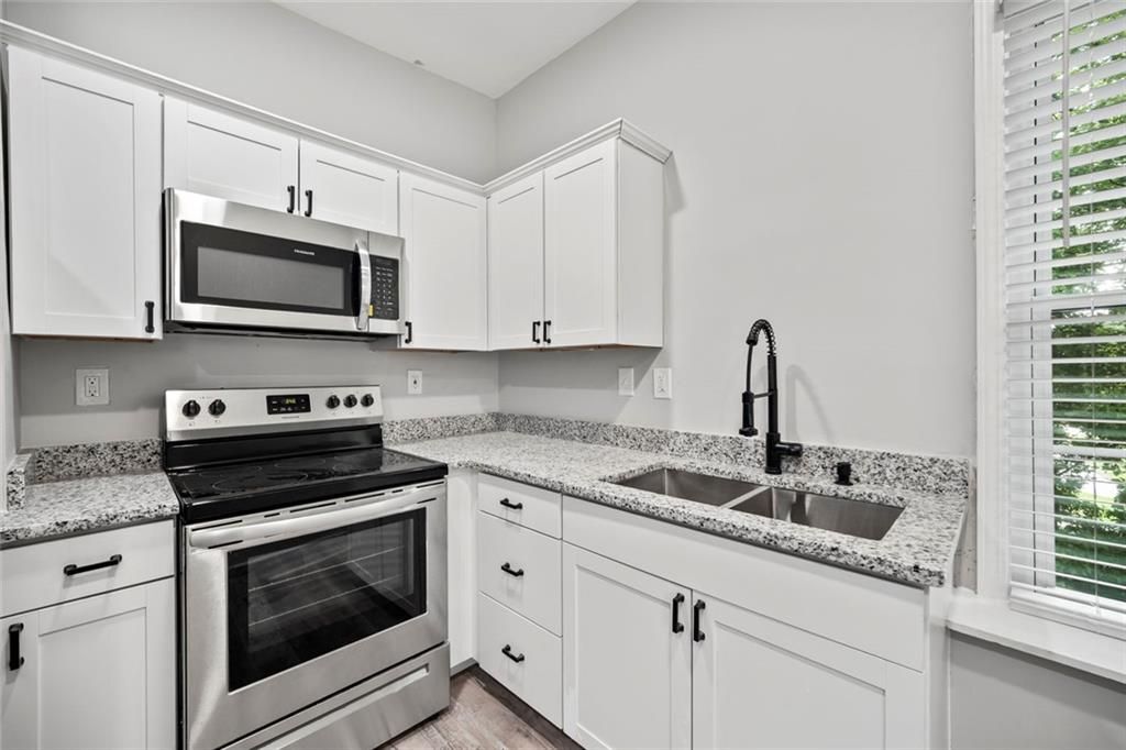 Building Photo - 1126 Briarcliff Pl NE