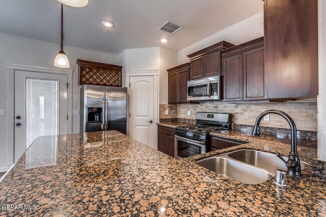 Building Photo - 11673 Sugar Bay Way