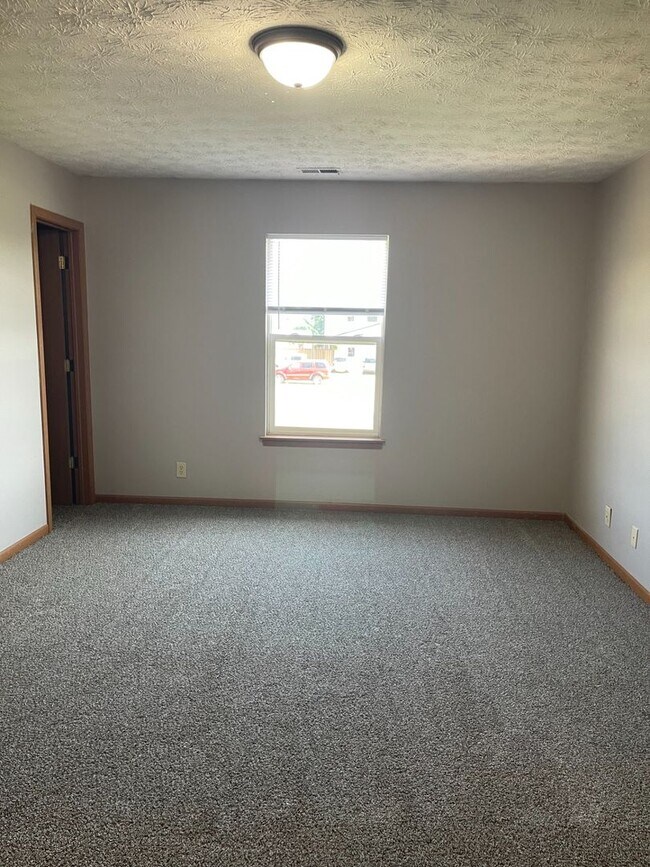 Building Photo - 3368 Edison Dr