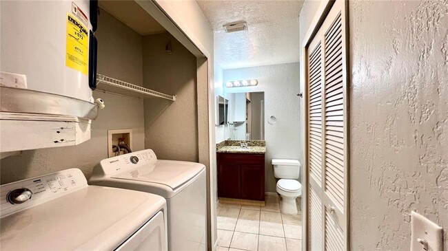 Building Photo - 7811 Sugar Bend Dr