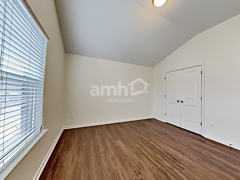 Building Photo - 3145 Yachet Ct SW