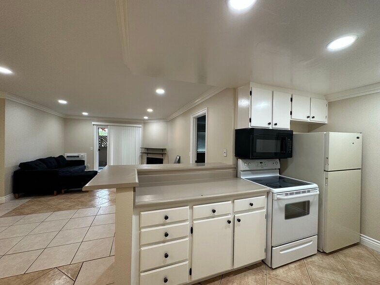 Building Photo - 227 Woodland Pky