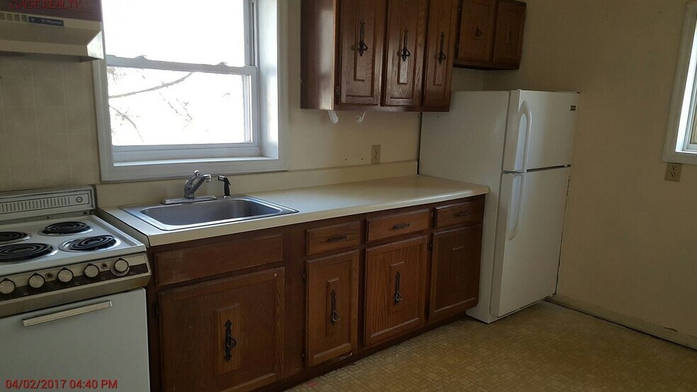 Building Photo - 414 Sacandaga Rd