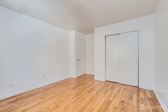 Building Photo - 536 Elsie Ave