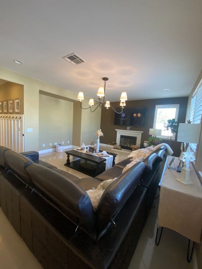 Building Photo - 14660 Meadowsweet Dr