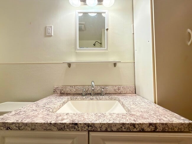 Building Photo - 45 Kinglet Dr