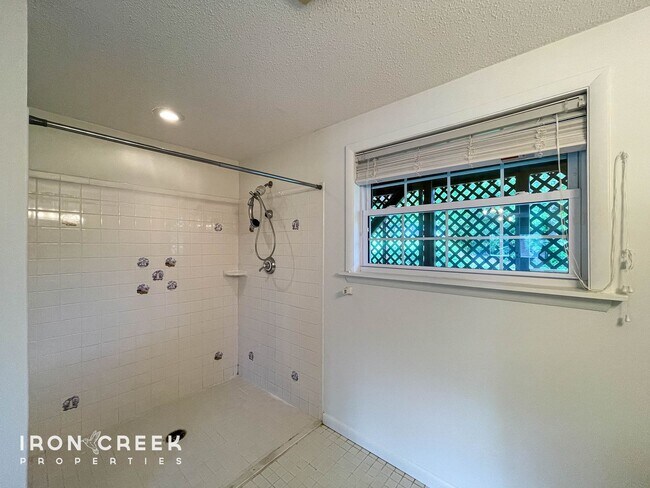 Building Photo - Spacious Three-Bedroom on a Beautiful Lot ...
