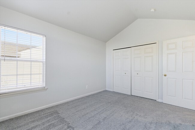 Building Photo - 6342 Trumpeter Ln