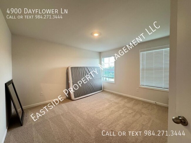 Building Photo - 4900 Dayflower Ln