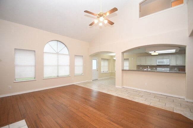 Building Photo - 10430 Sanibel Falls Ct