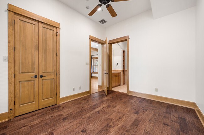 Building Photo - 16009 Pontevedra Pl