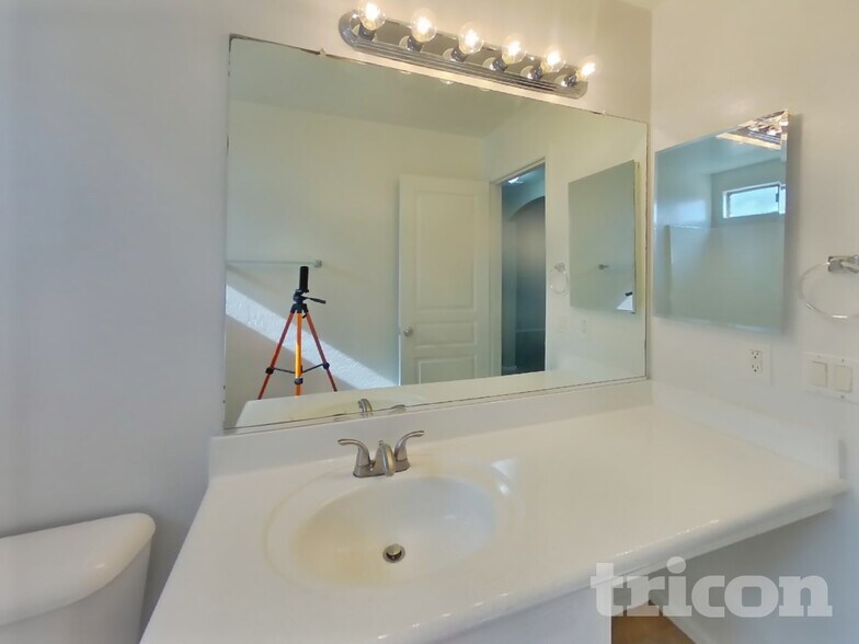 Building Photo - 11418 W Mountain View Dr