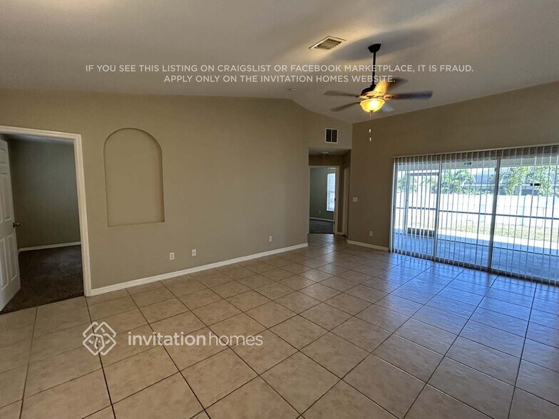 Building Photo - 3423 SW 9th Ave