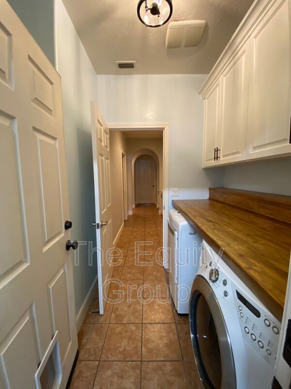 Building Photo - 2933 W Harold Ct