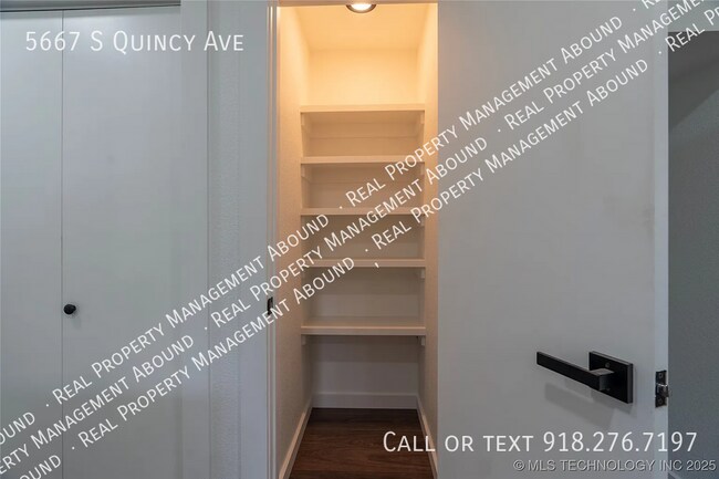 Building Photo - 5667 S Quincy Ave