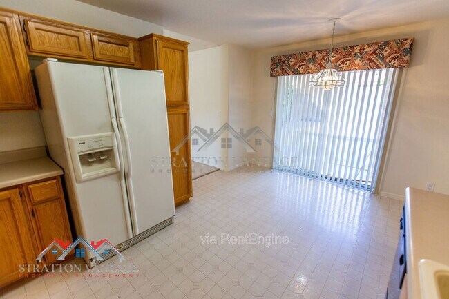 Building Photo - 10864 E Lindner Ave