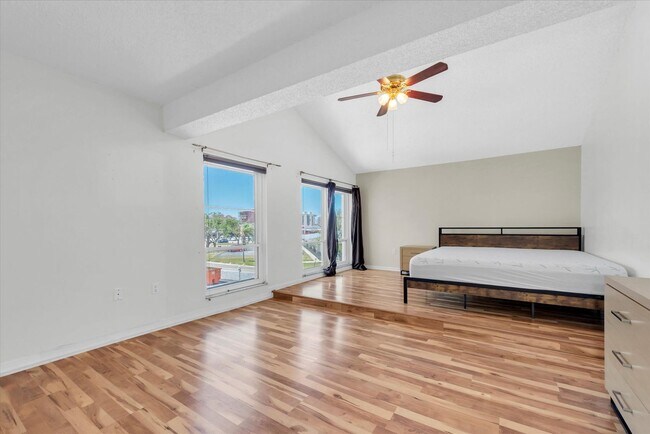 Building Photo - Gated Waterfront Community  1-Bedroom 1.5 ...