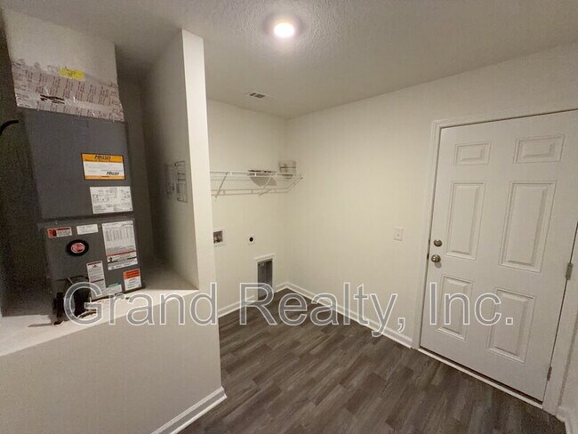 Building Photo - 4316 Jitterbug St