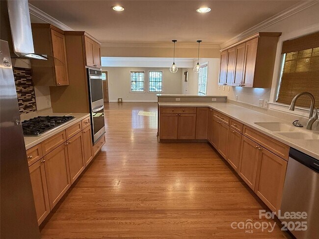 Building Photo - 350 Melbourne Ct