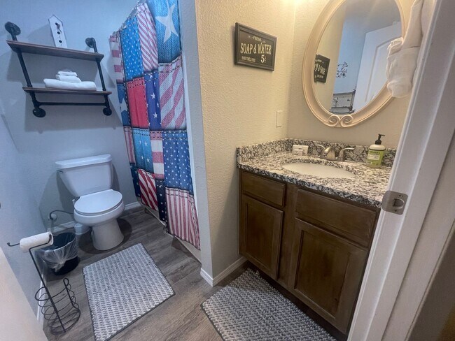 Building Photo - Recently Renovated Furnished 3 Bedroom 2 Bath Condo/ Apartment for Rent in Branson, MO