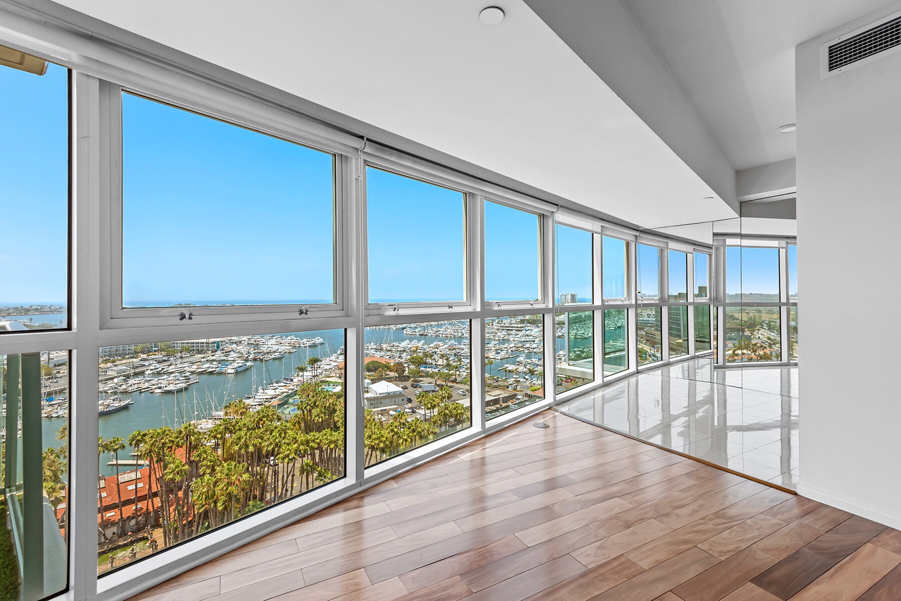 Building Photo - 13600 MARINA POINTE Dr