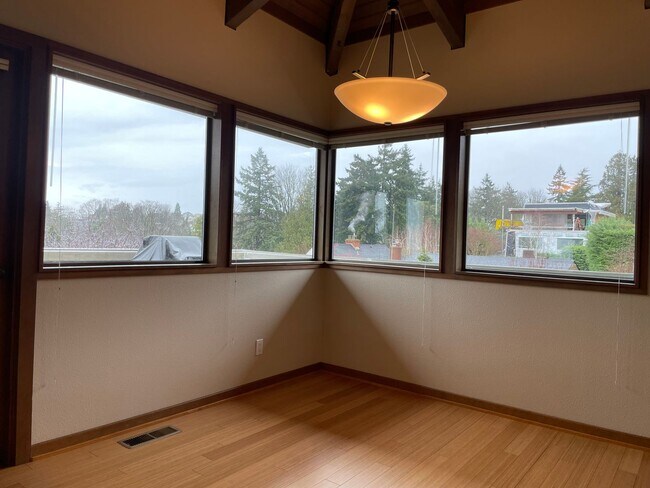 Building Photo - Magnolia Sound view home located near coveted Carleton park neighborhood